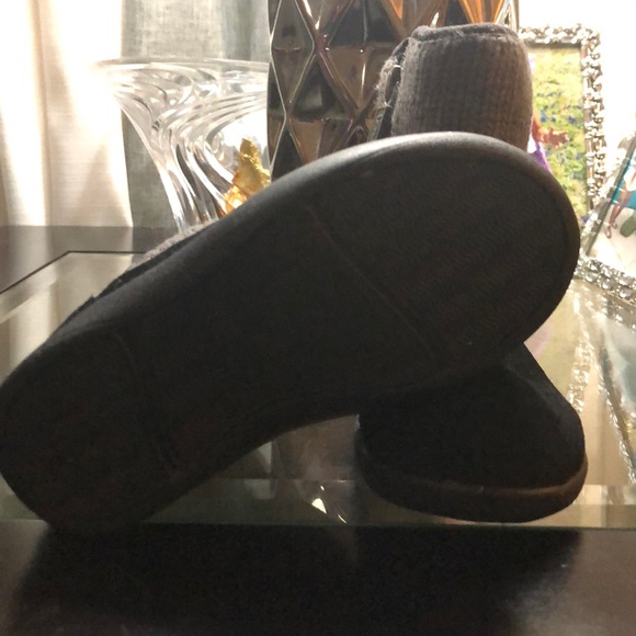 Uggs - Picture 4 of 4